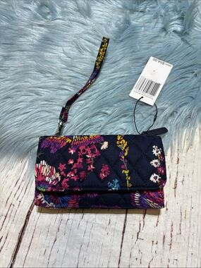 NWT Vera Bradley Midnight Wildflowers Smartphone Quilted Wristlet